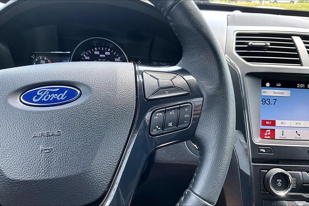 Used 2018 Ford Explorer XLT w/ XLT Appearance Package AWD/4WD image 18
