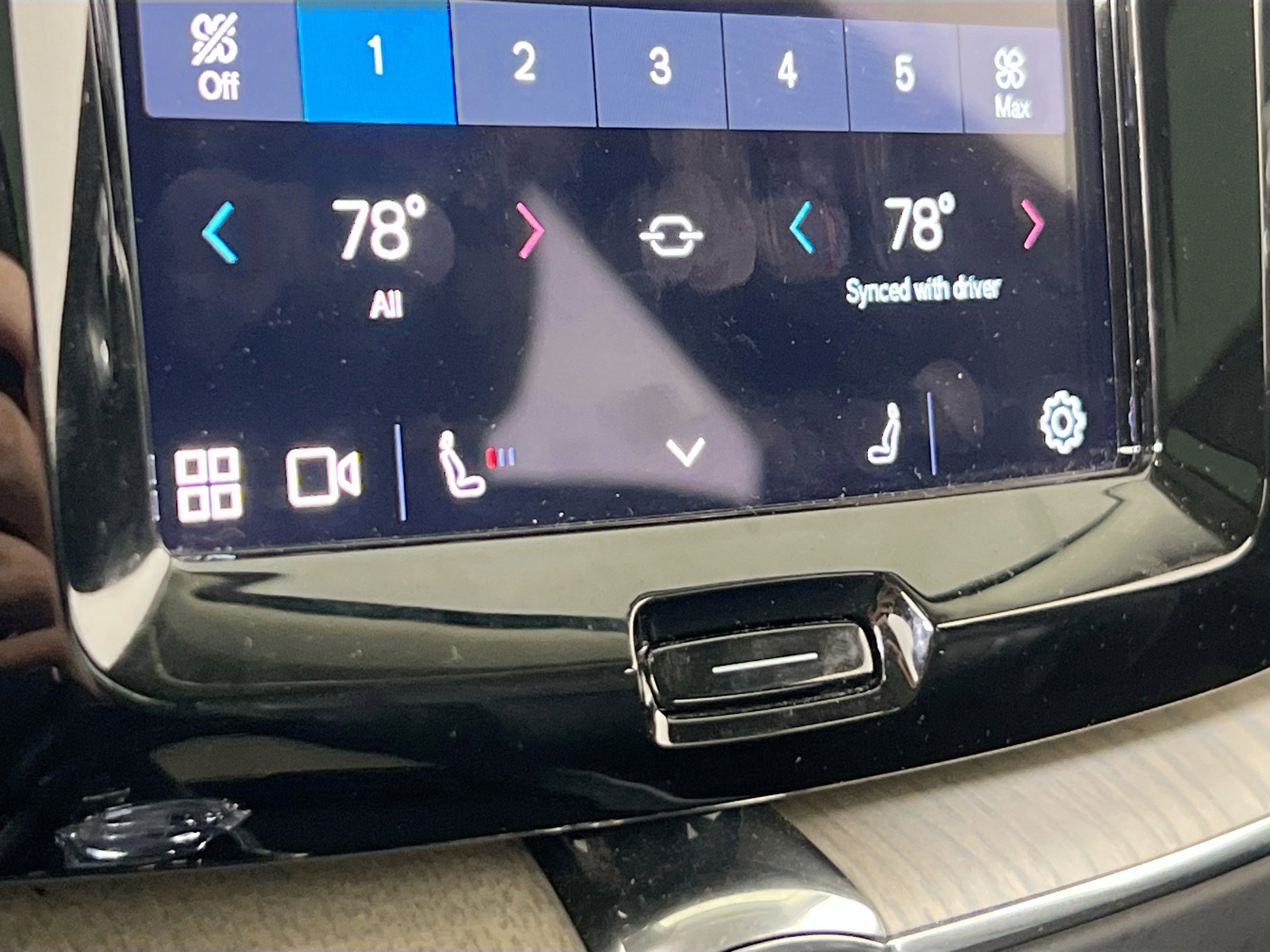 Used 2022 Volvo XC60 B5 Inscription w/ Advanced Package image 19