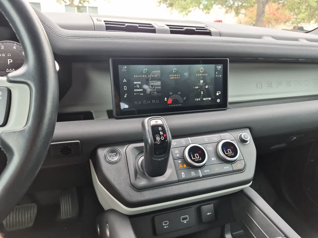 Certified 2023 Land Rover Defender 110 X-Dynamic SE AWD/4WD image 28