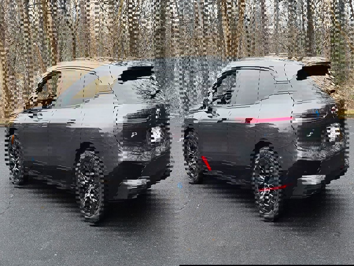 Used 2024 BMW iX xDrive50 w/ Premium Package image 4