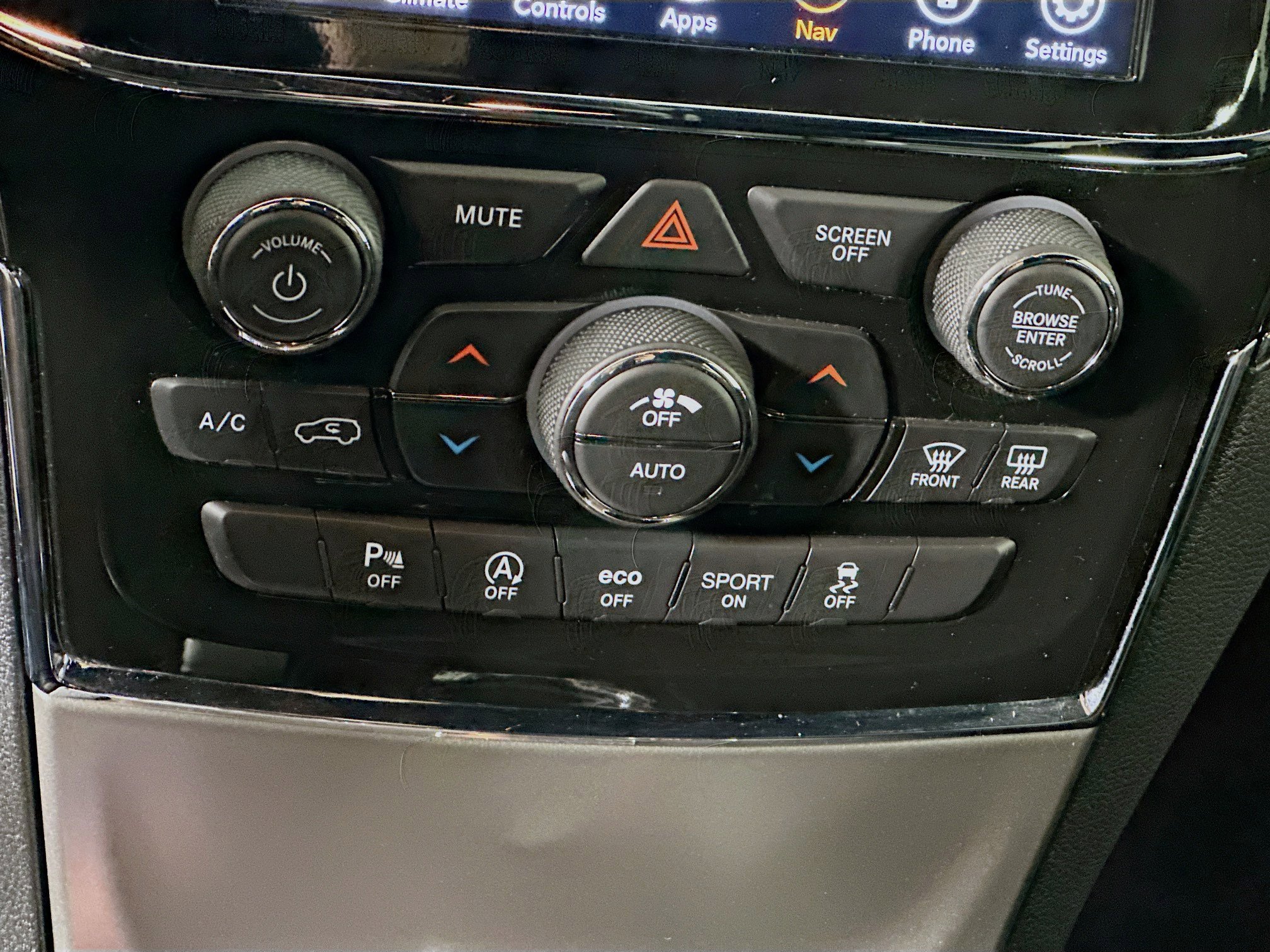 Used 2021 Jeep Grand Cherokee Limited w/ Luxury Group II image 24