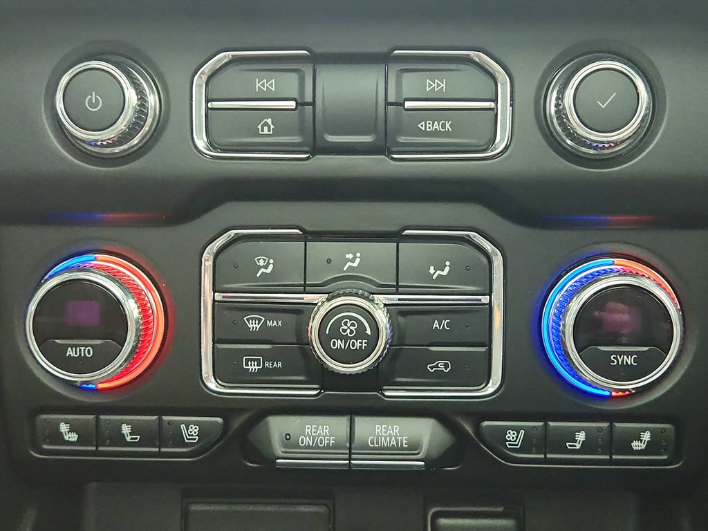 Used 2022 GMC Yukon XL AT4 w/ Technology Package AWD/4WD image 16