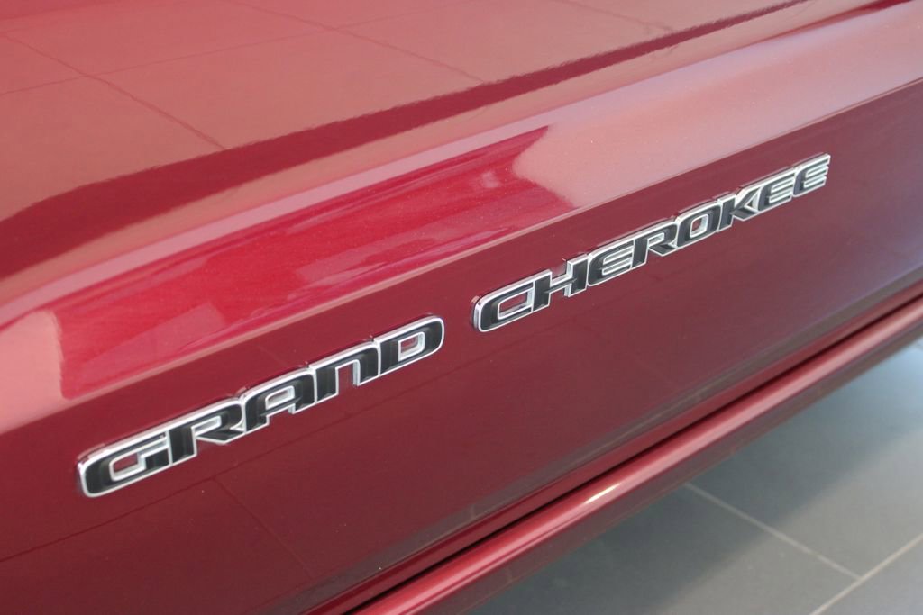 Used 2021 Jeep Grand Cherokee Overland AWD/4WD image 37