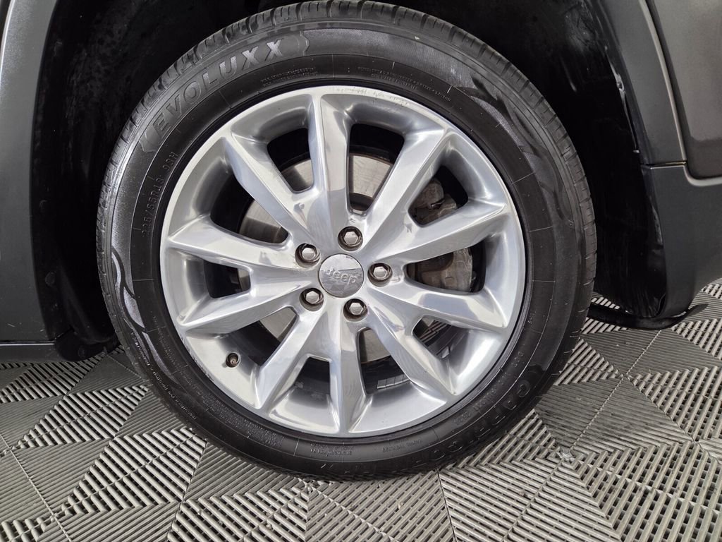 Used 2015 Jeep Cherokee Limited image 32