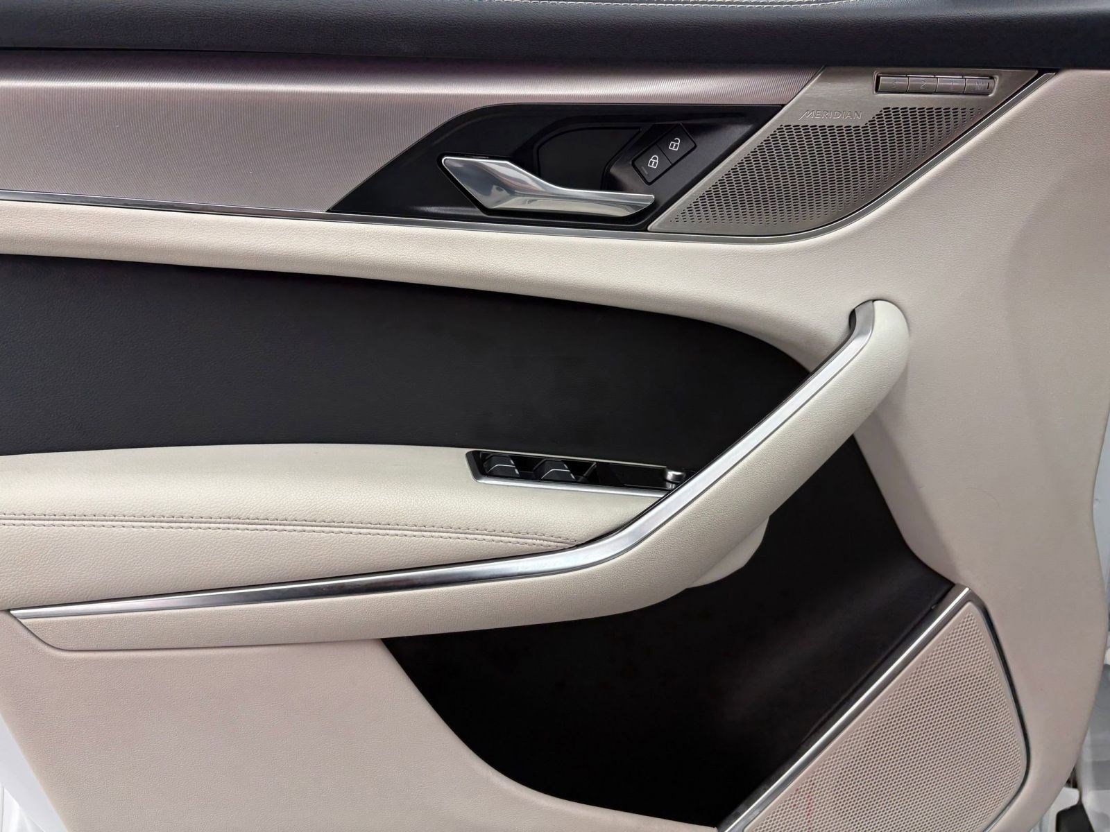 Used 2024 Jaguar F-PACE R-Dynamic S image 12