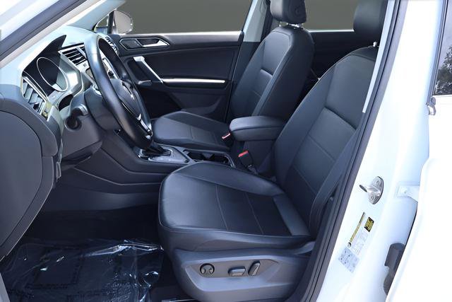 Used 2018 Volkswagen Tiguan SE w/ Panoramic Sunroof Package FWD image 14