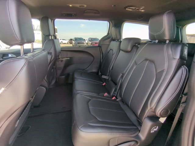 New 2026 Chrysler Pacifica Select w/ S Appearance Package image 17