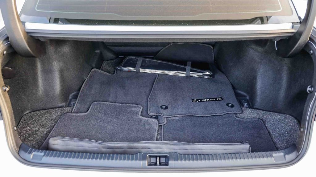Used 2024 Lexus IS 500 image 31