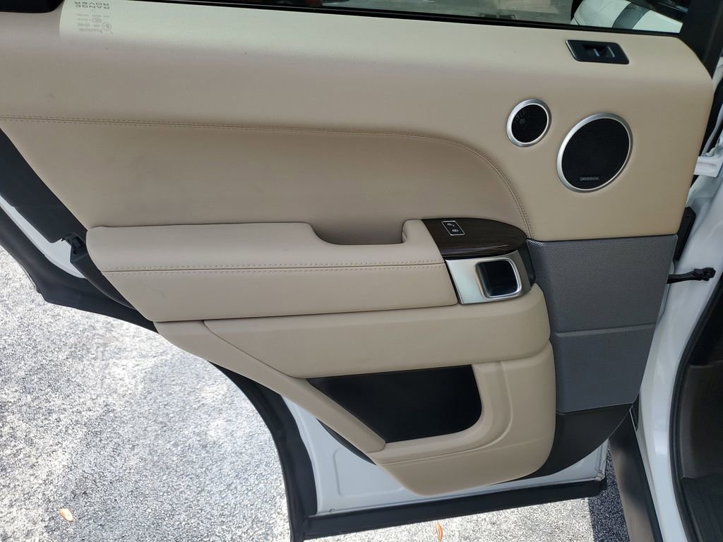 Used 2017 Land Rover Range Rover Sport SE image 12