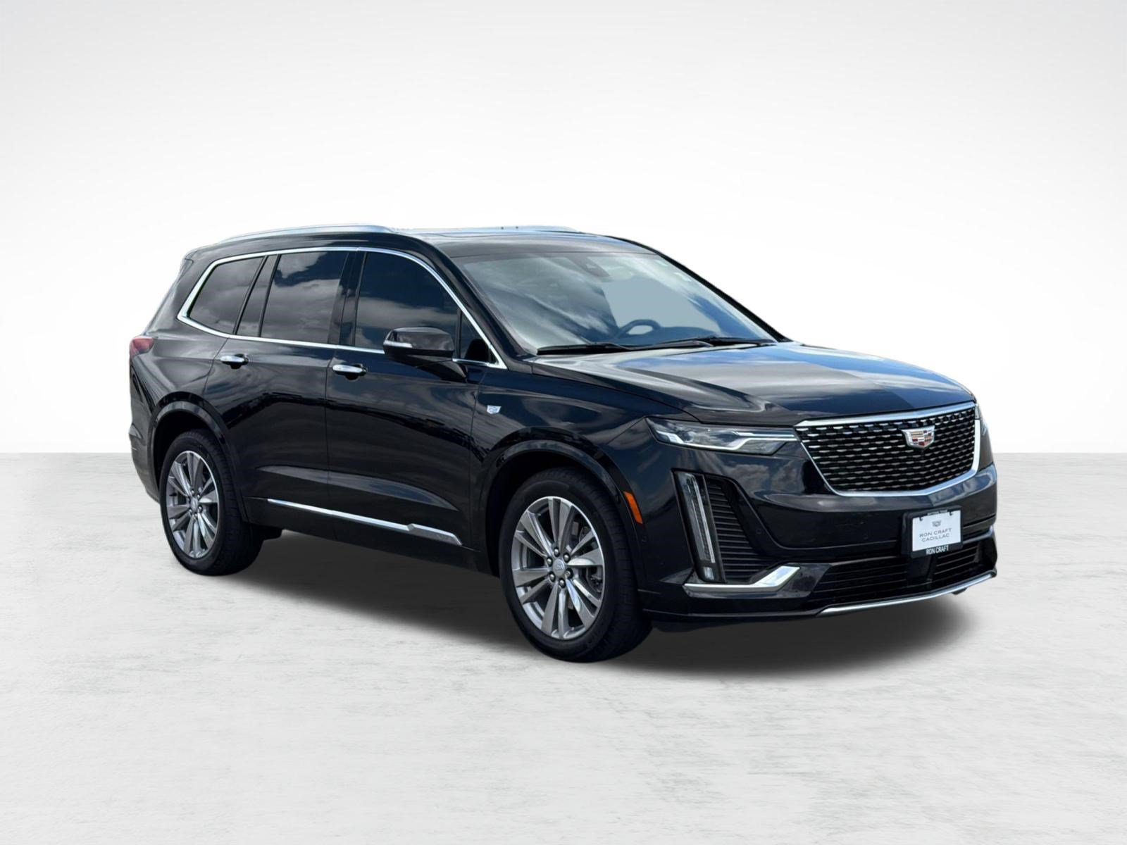 Used 2024 Cadillac XT6 Premium Luxury w/ Technology Package FWD image 7
