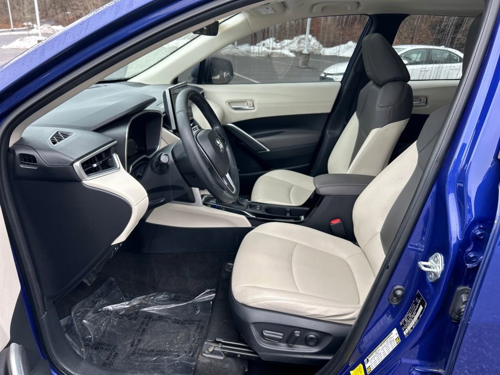 Used 2023 Toyota Corolla Cross XLE w/ Convenience Package image 17