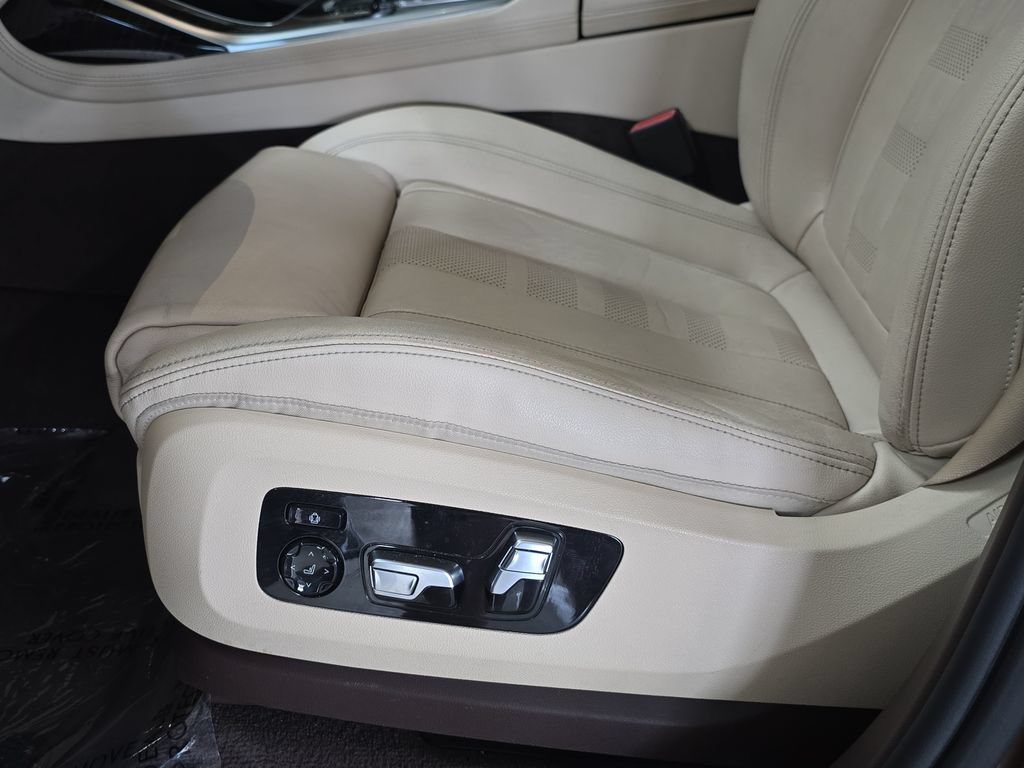 Used 2019 BMW X7 xDrive40i w/ Premium Package AWD/4WD image 28