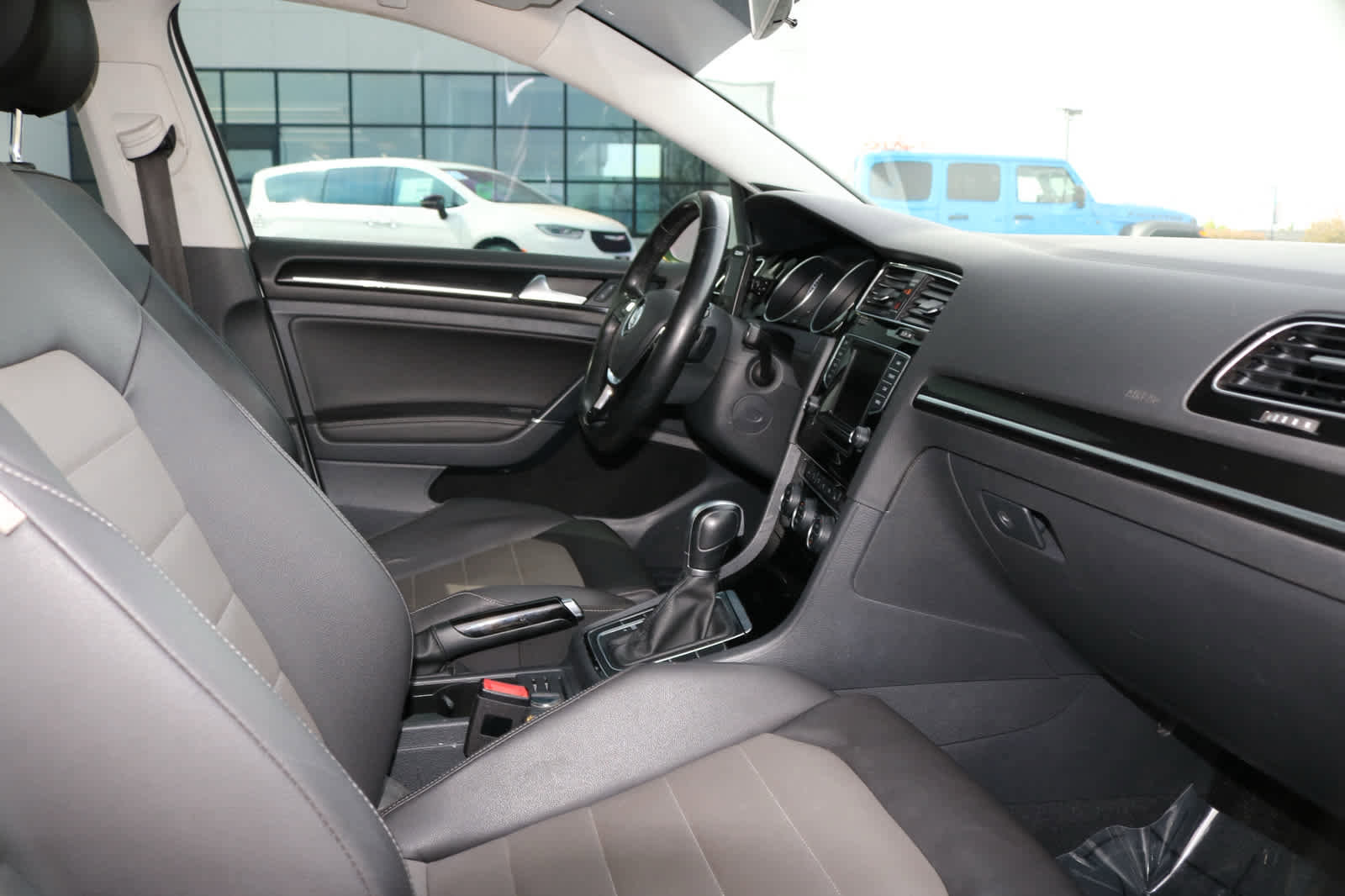 Used 2015 Volkswagen Golf S FWD image 24