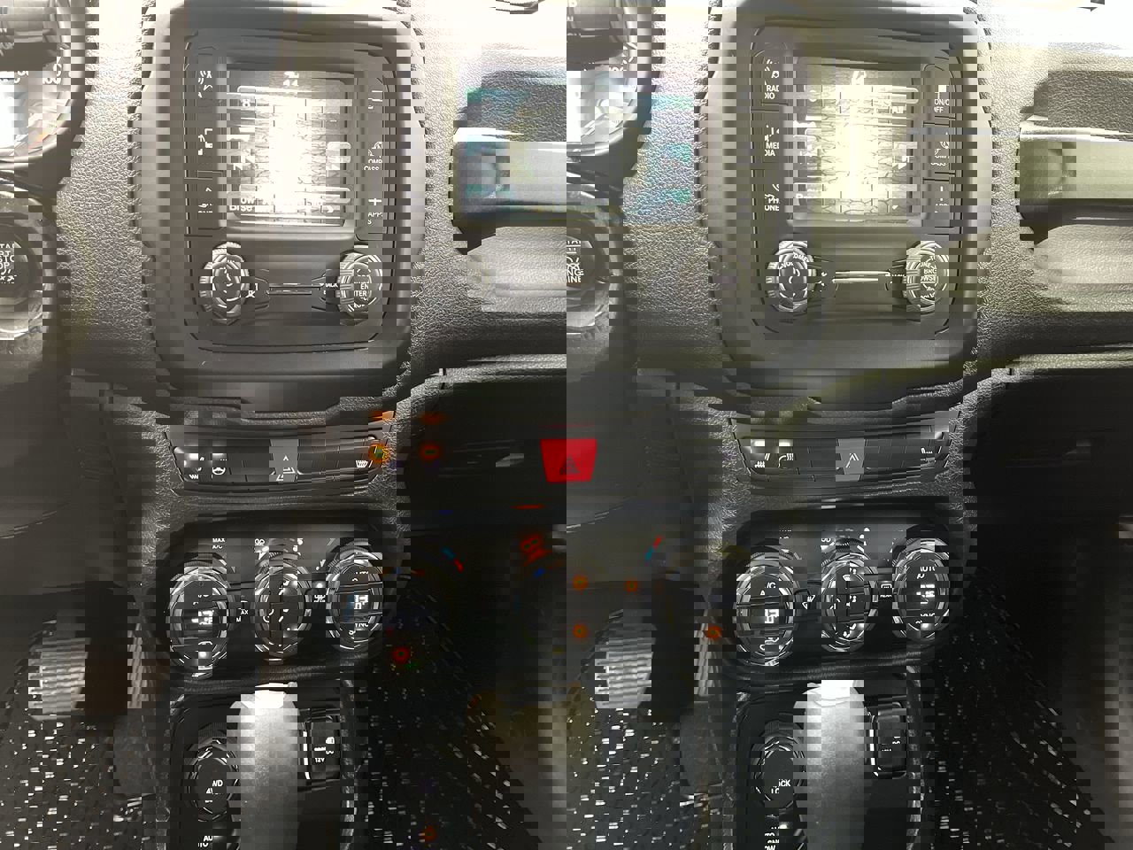 Used 2017 Jeep Renegade Latitude w/ Popular Equipment Group image 16