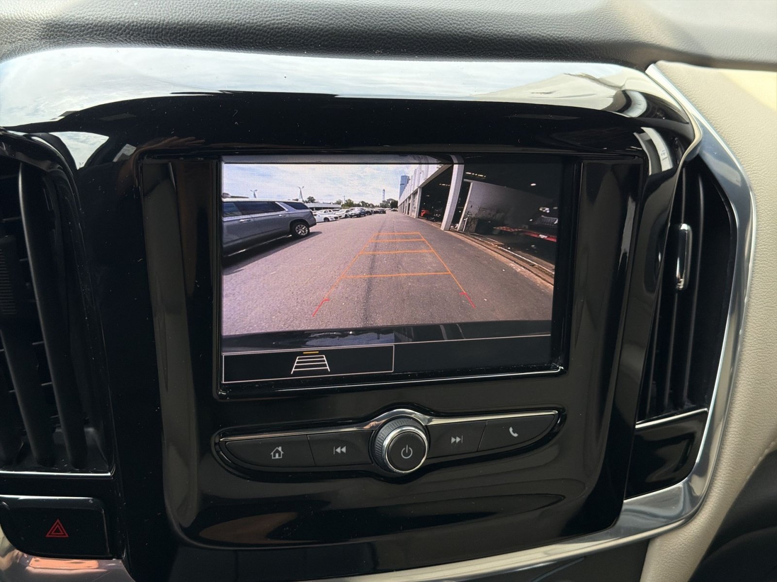 Used 2022 Chevrolet Traverse LS FWD image 17