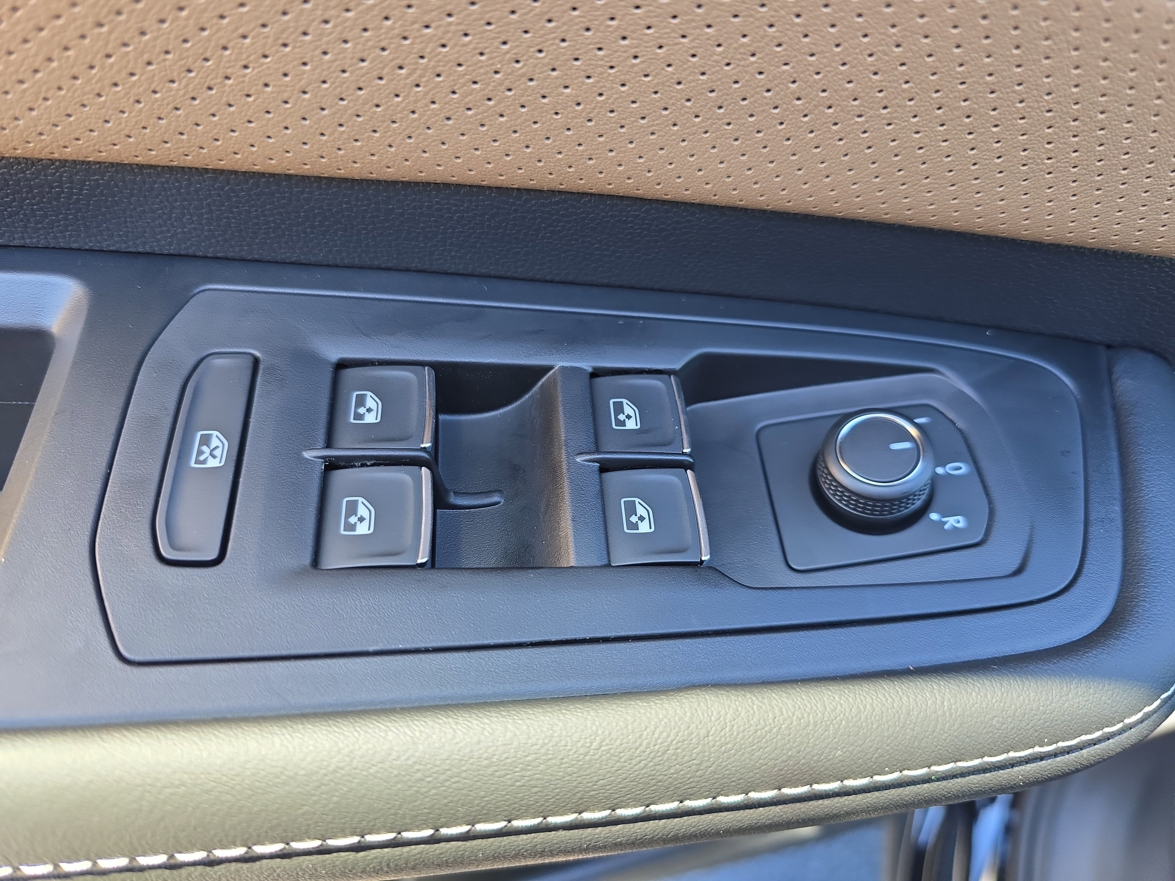 New 2026 Volkswagen Atlas Cross Sport SEL R-Line image 27