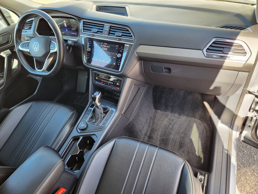 Certified 2024 Volkswagen Tiguan SE image 17