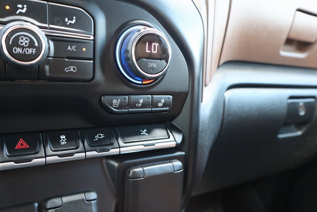 Used 2021 Chevrolet Silverado 1500 High Country w/ Technology Package image 12