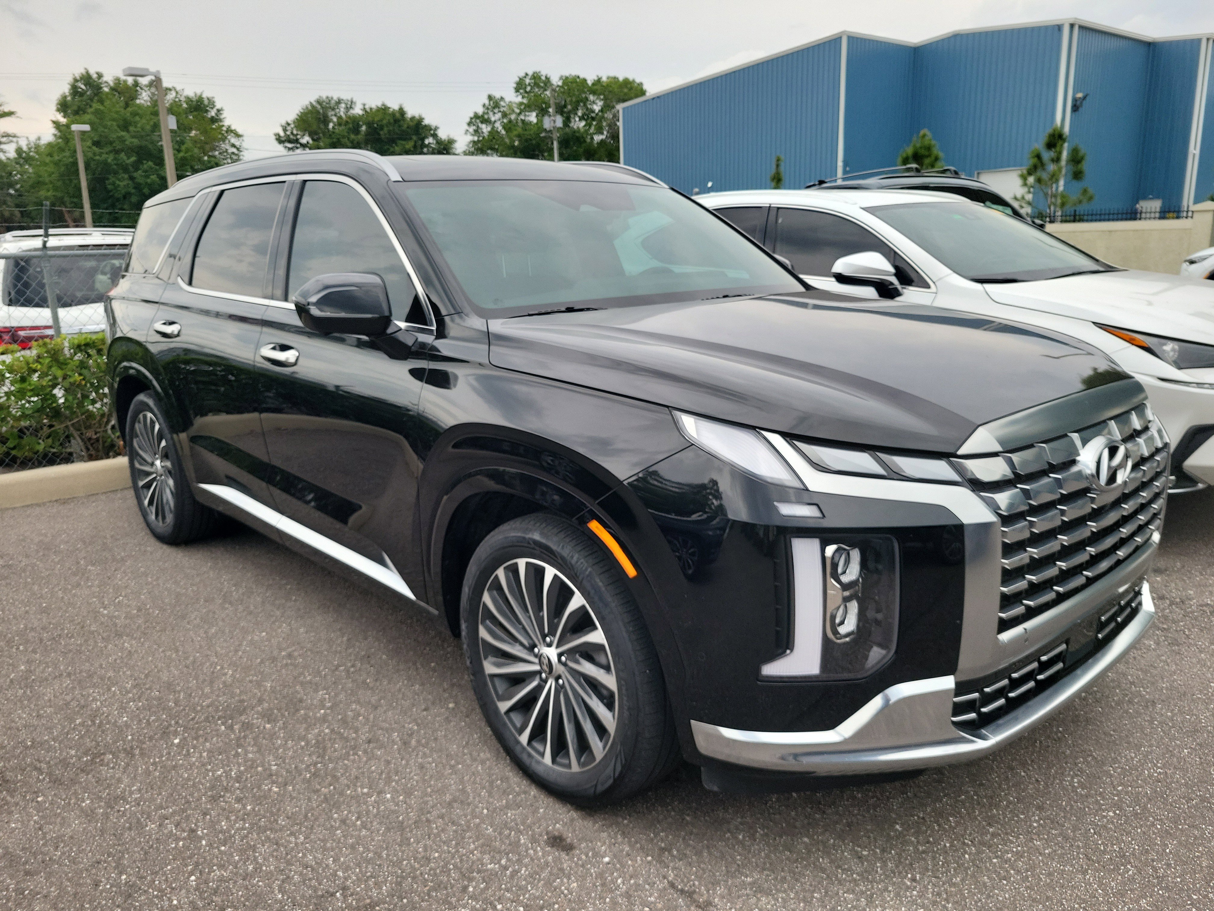 Used 2023 Hyundai Palisade Calligraphy w/ Cargo Package FWD image 2