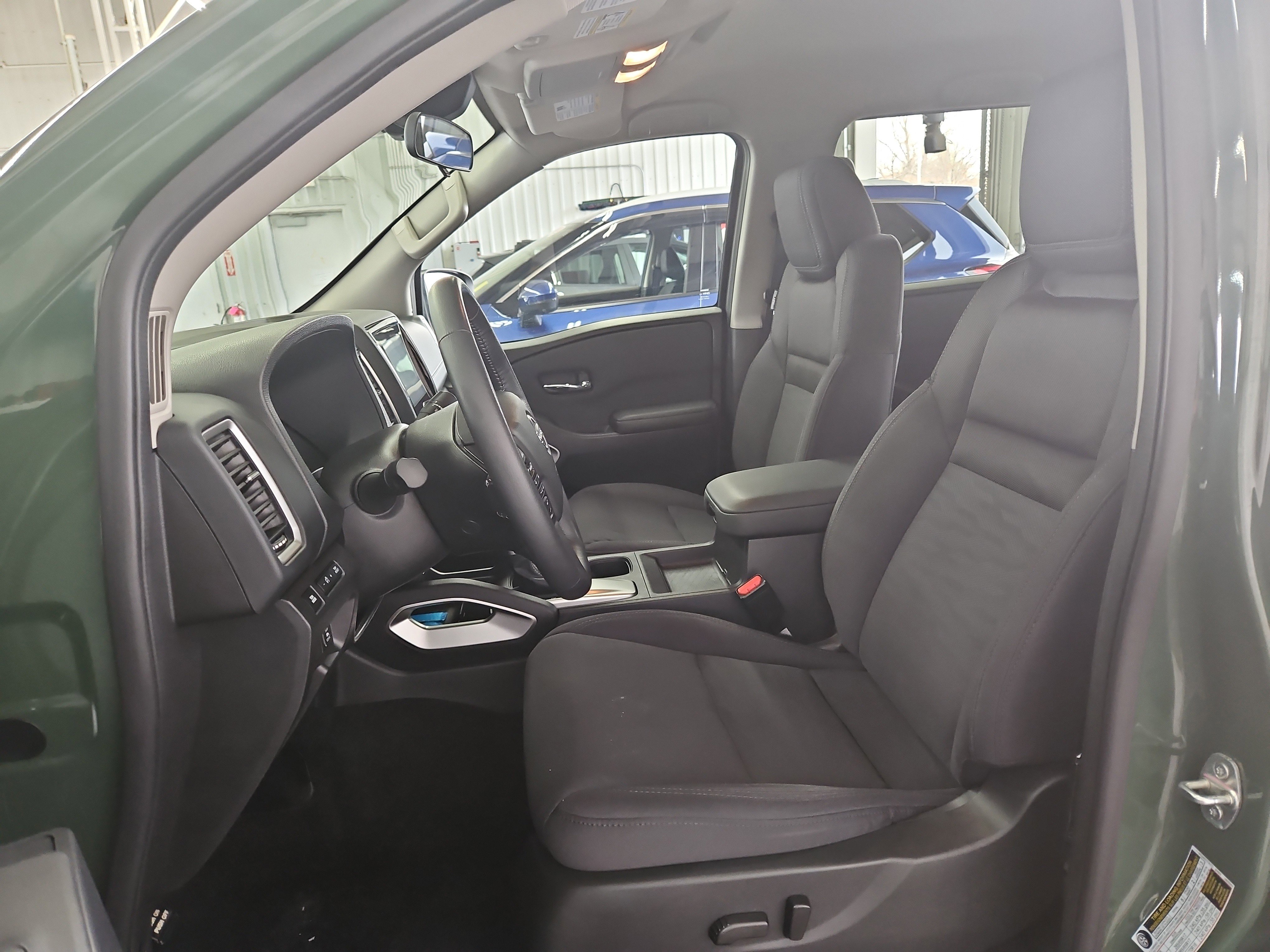 Used 2024 Nissan Frontier SV w/ SV Convenience Package image 8