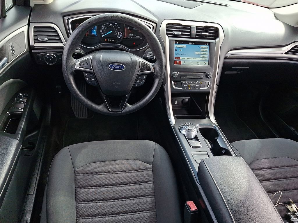 Used 2017 Ford Fusion SE w/ Fusion SE Technology Package FWD image 11