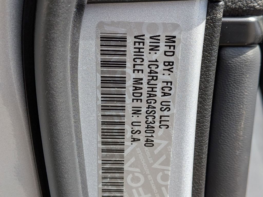 Used 2025 Jeep Grand Cherokee Altitude image 28