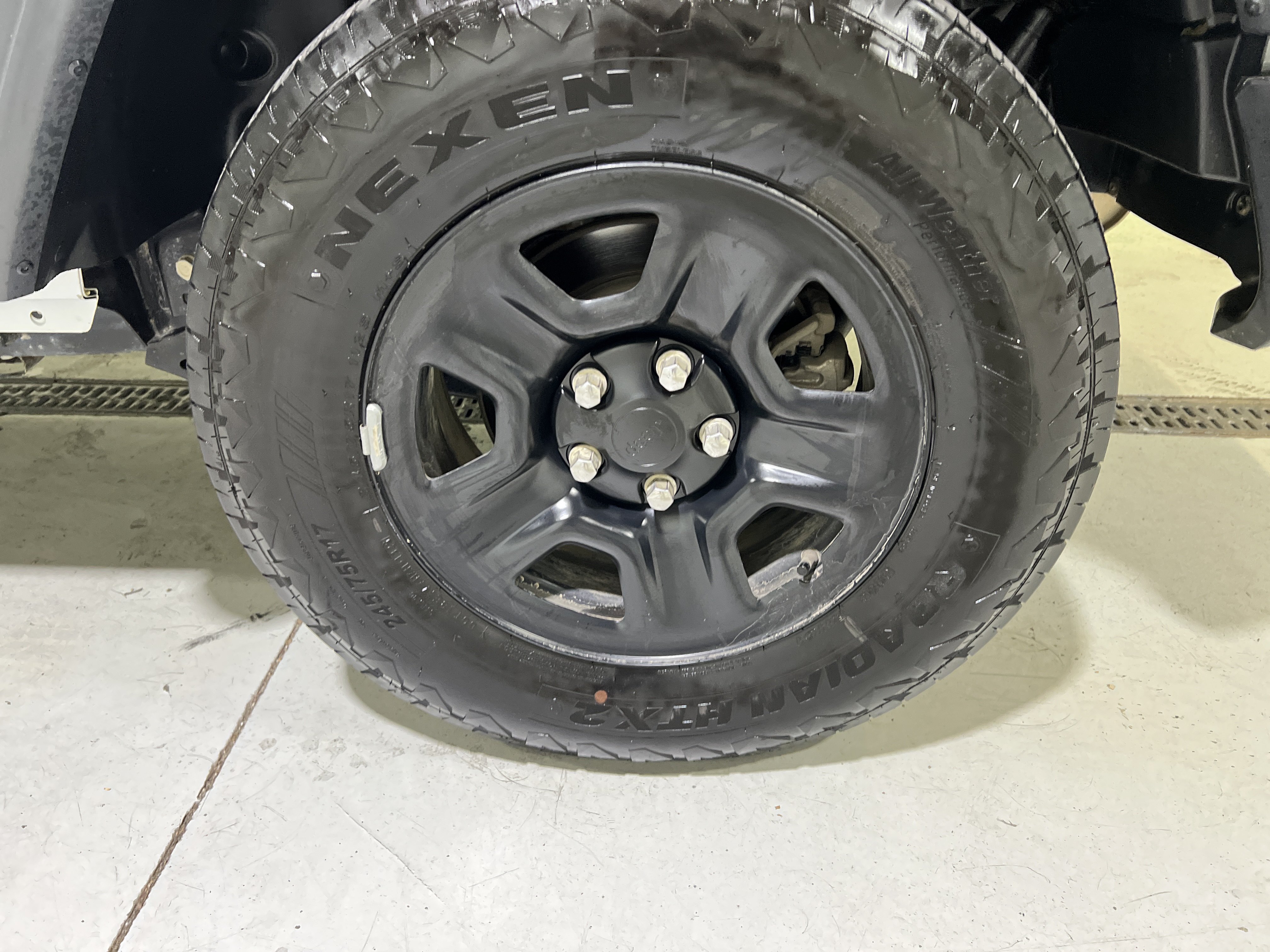 Used 2025 Jeep Wrangler Sport AWD/4WD image 13