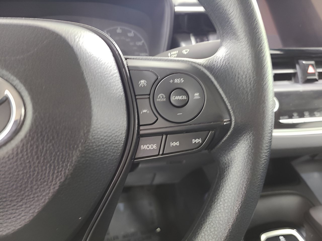 Used 2024 Toyota Corolla LE FWD image 24