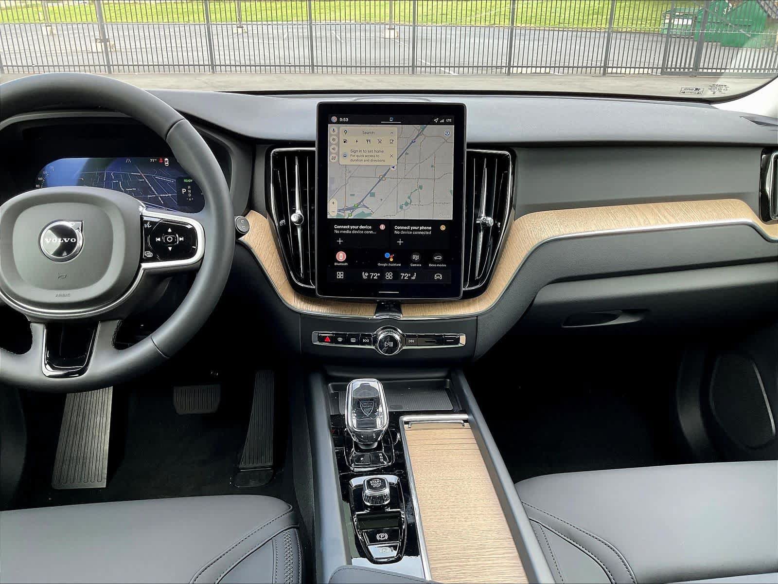 New 2026 Volvo XC60 T8 Plus w/ Climate Package PRO AWD/4WD image 9