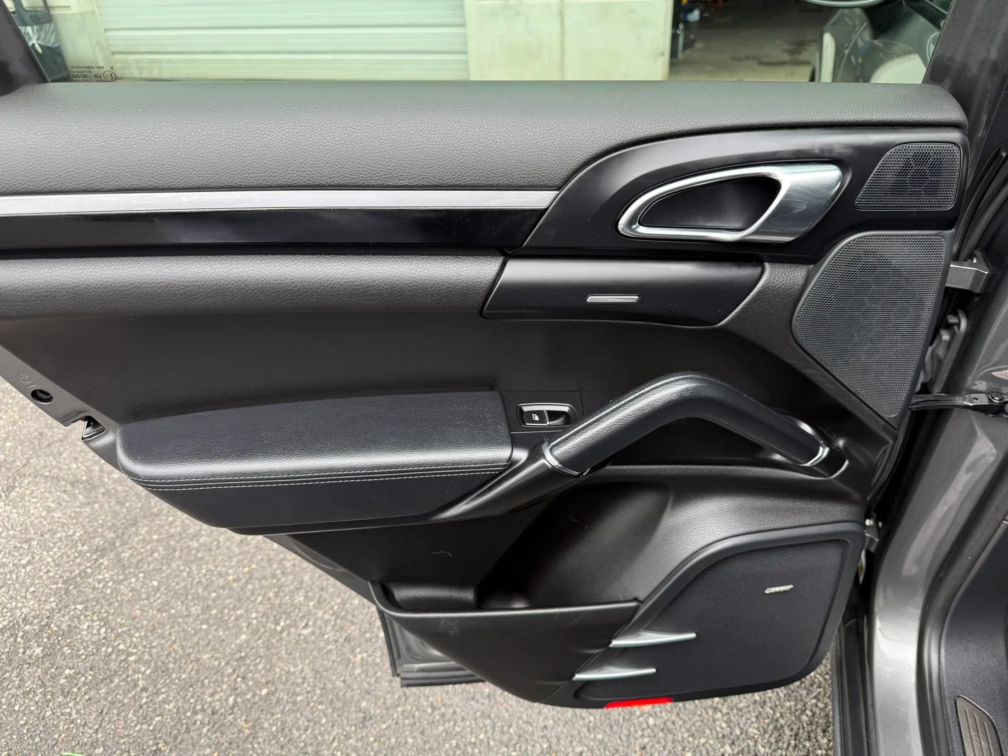 Used 2016 Porsche Cayenne AWD/4WD image 32