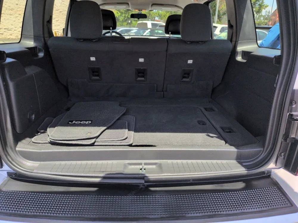 Used 2011 Jeep Liberty Sport image 34