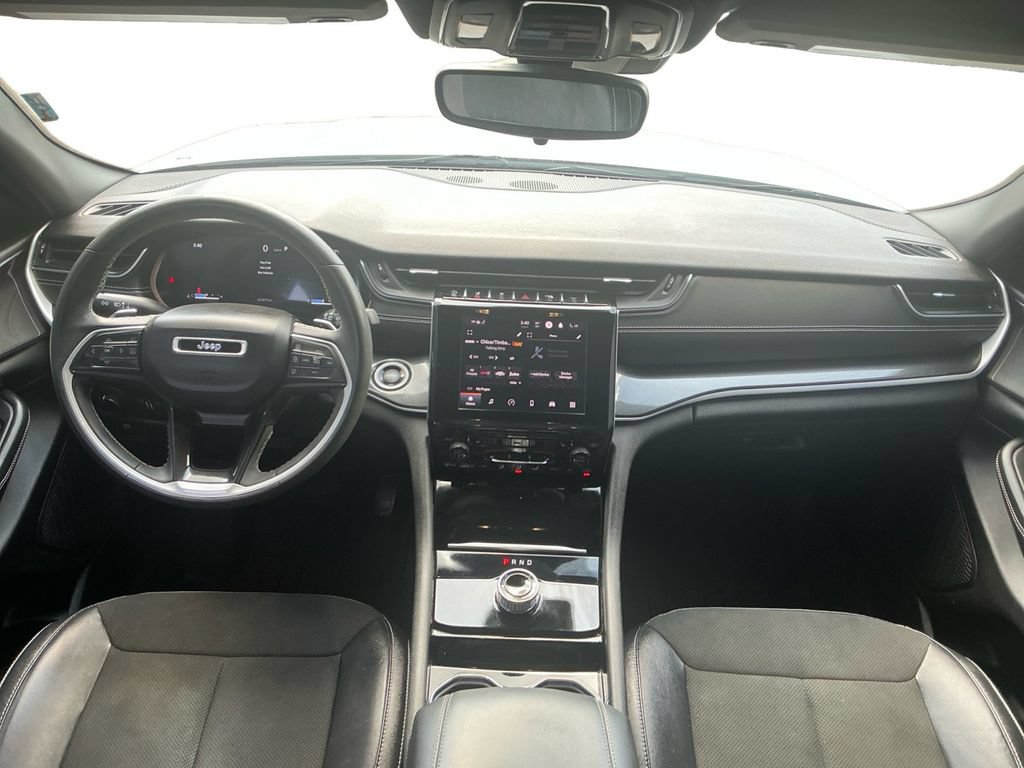 Used 2023 Jeep Grand Cherokee L Laredo AWD/4WD image 17