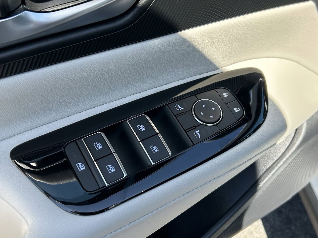 Certified 2025 Nissan Murano SV w/ Cargo Package image 30