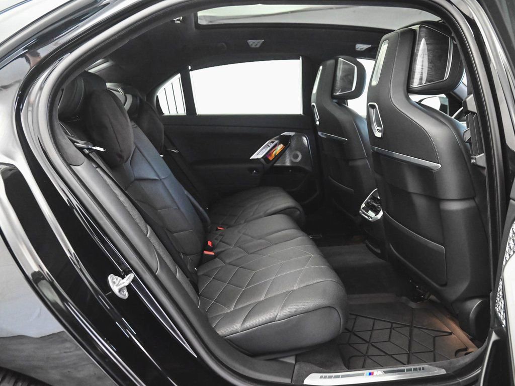 Used 2023 BMW i7 xDrive60 w/ Executive Package 2 image 36