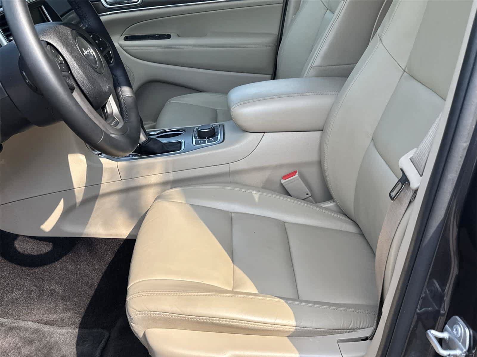 Used 2018 Jeep Grand Cherokee Limited AWD/4WD image 13