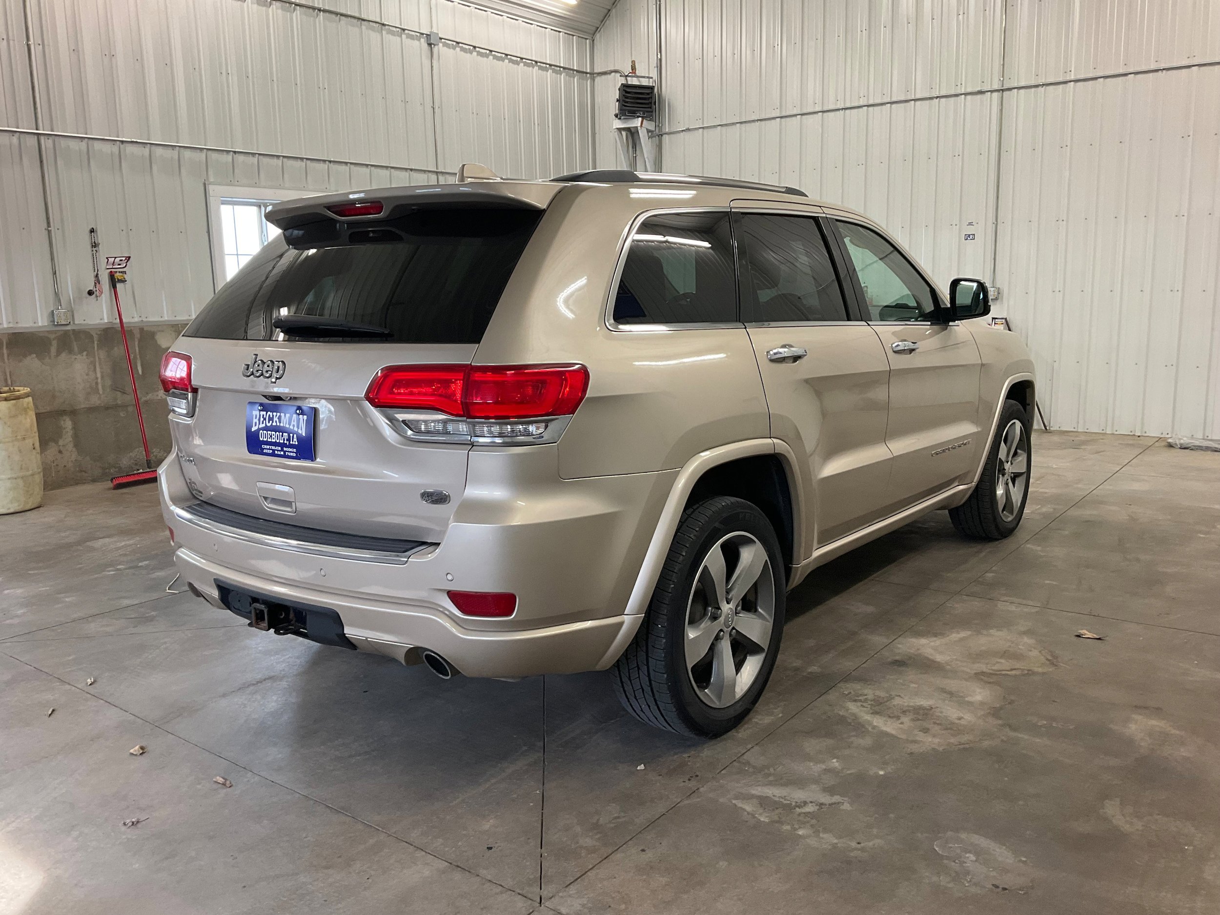 Used 2014 Jeep Grand Cherokee Overland w/ Advanced Technology Group AWD/4WD image 5