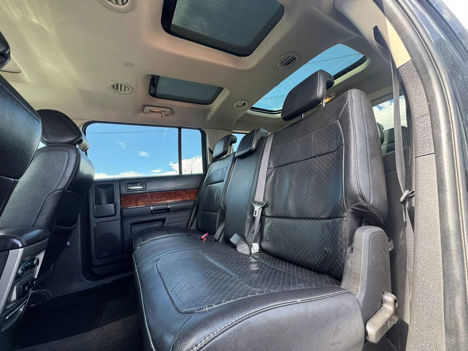 Used 2011 Ford Flex Limited FWD image 24