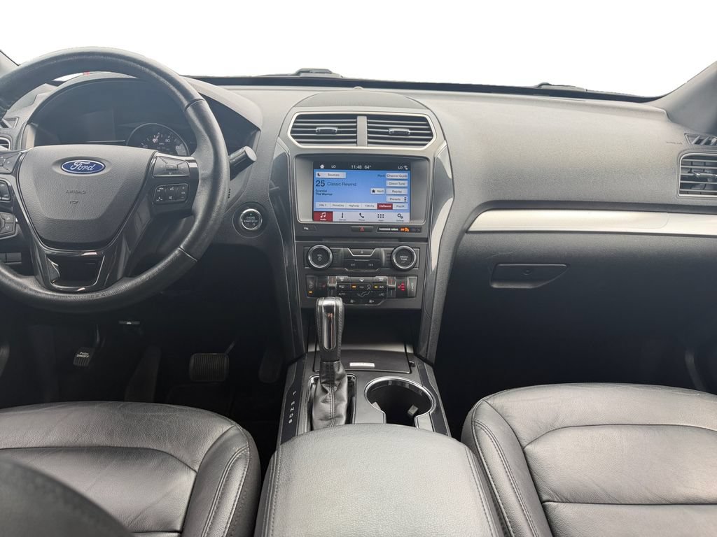 Used 2017 Ford Explorer XLT w/ Equipment Group 202A AWD/4WD image 14