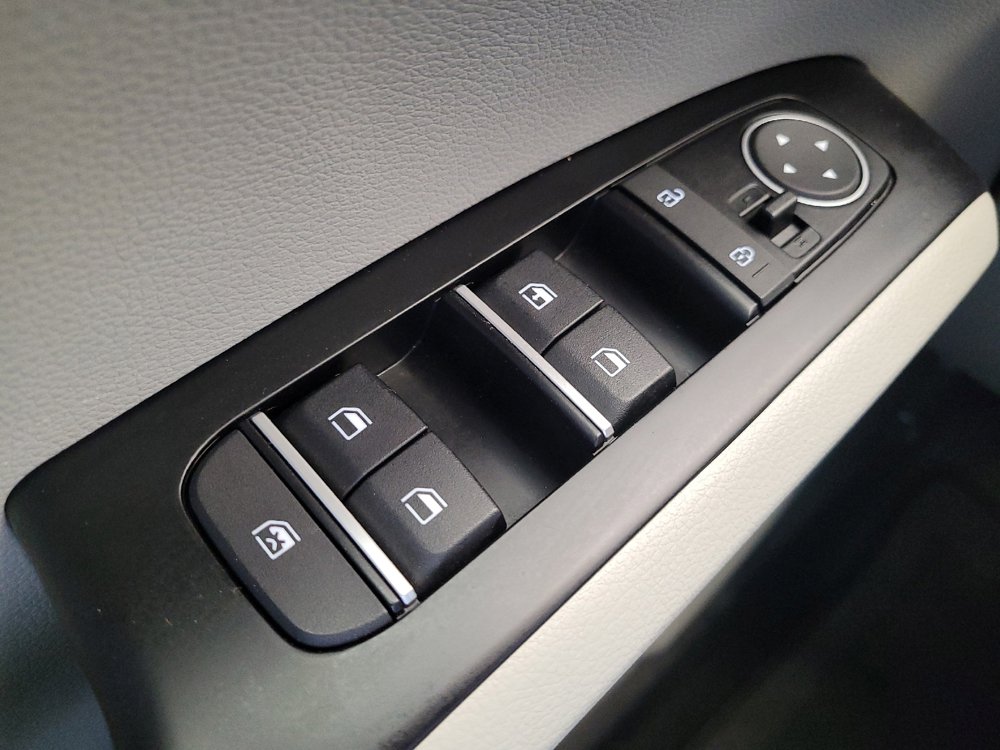 Used 2025 Kia Soul LX FWD image 27