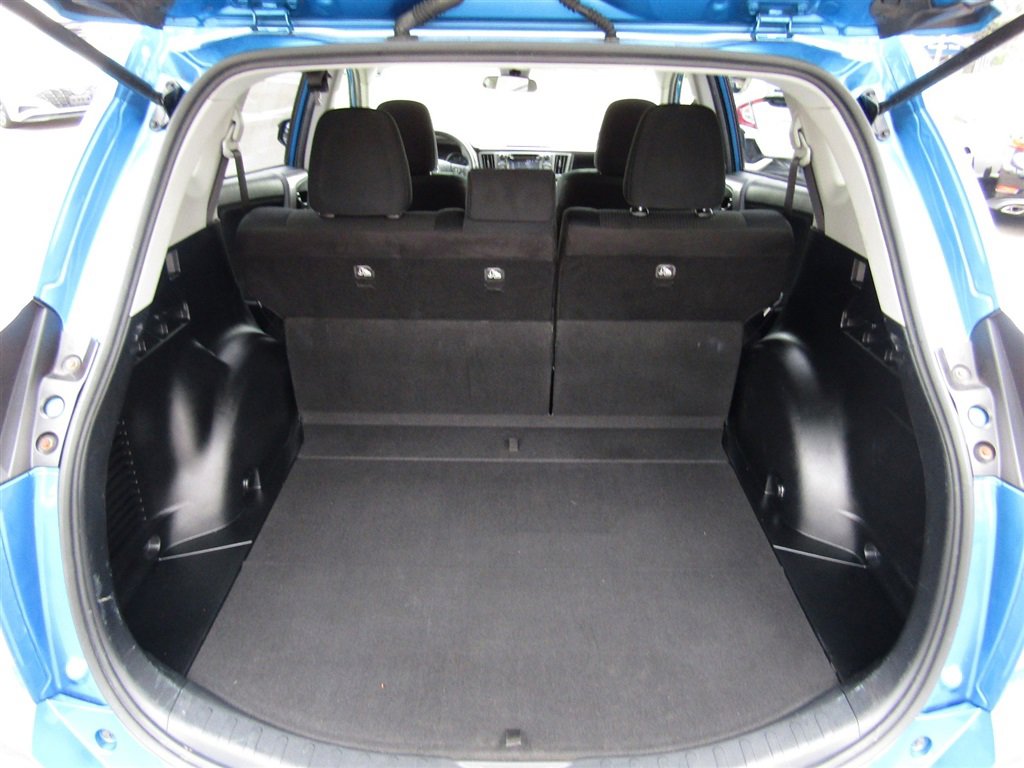 Used 2018 Toyota RAV4 LE w/ All Weather Liner Package AWD/4WD image 23