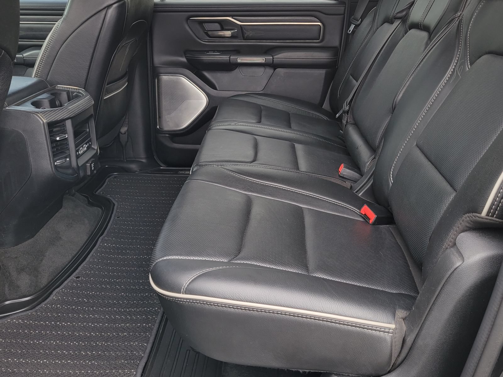 Used 2020 RAM 1500 Limited w/ Black Appearance Package AWD/4WD image 11