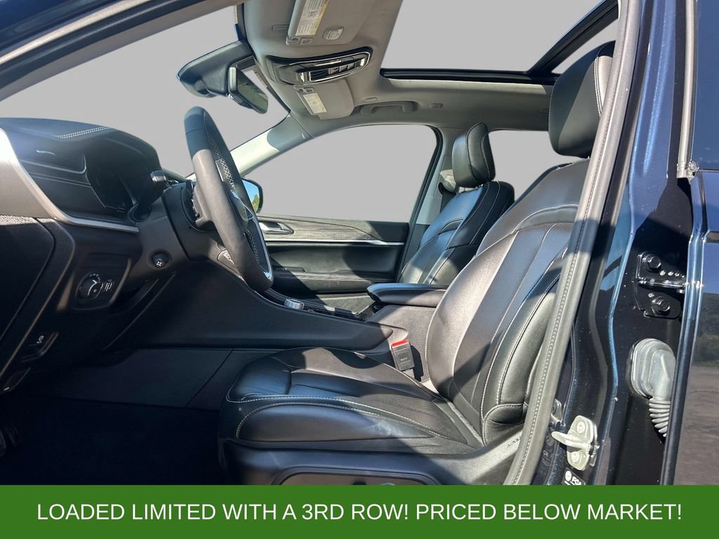 Used 2023 Jeep Grand Cherokee L Limited w/ Luxury Tech Group II AWD/4WD image 15