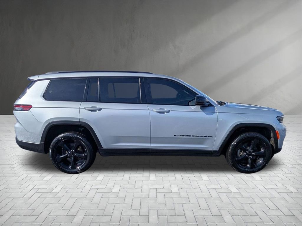 Used 2024 Jeep Grand Cherokee L Altitude image 10