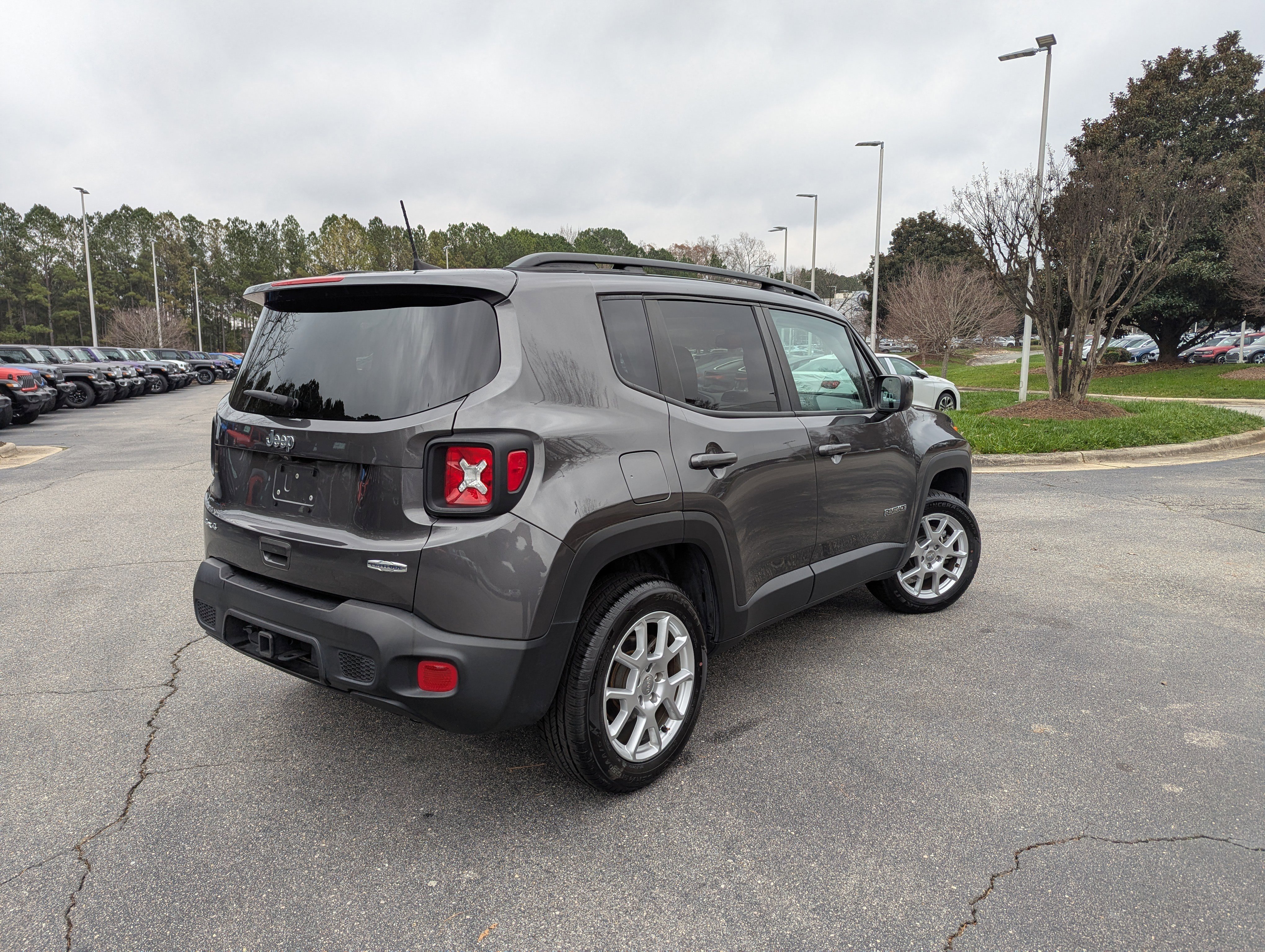 Used 2020 Jeep Renegade Latitude w/ Popular Equipment Group image 5