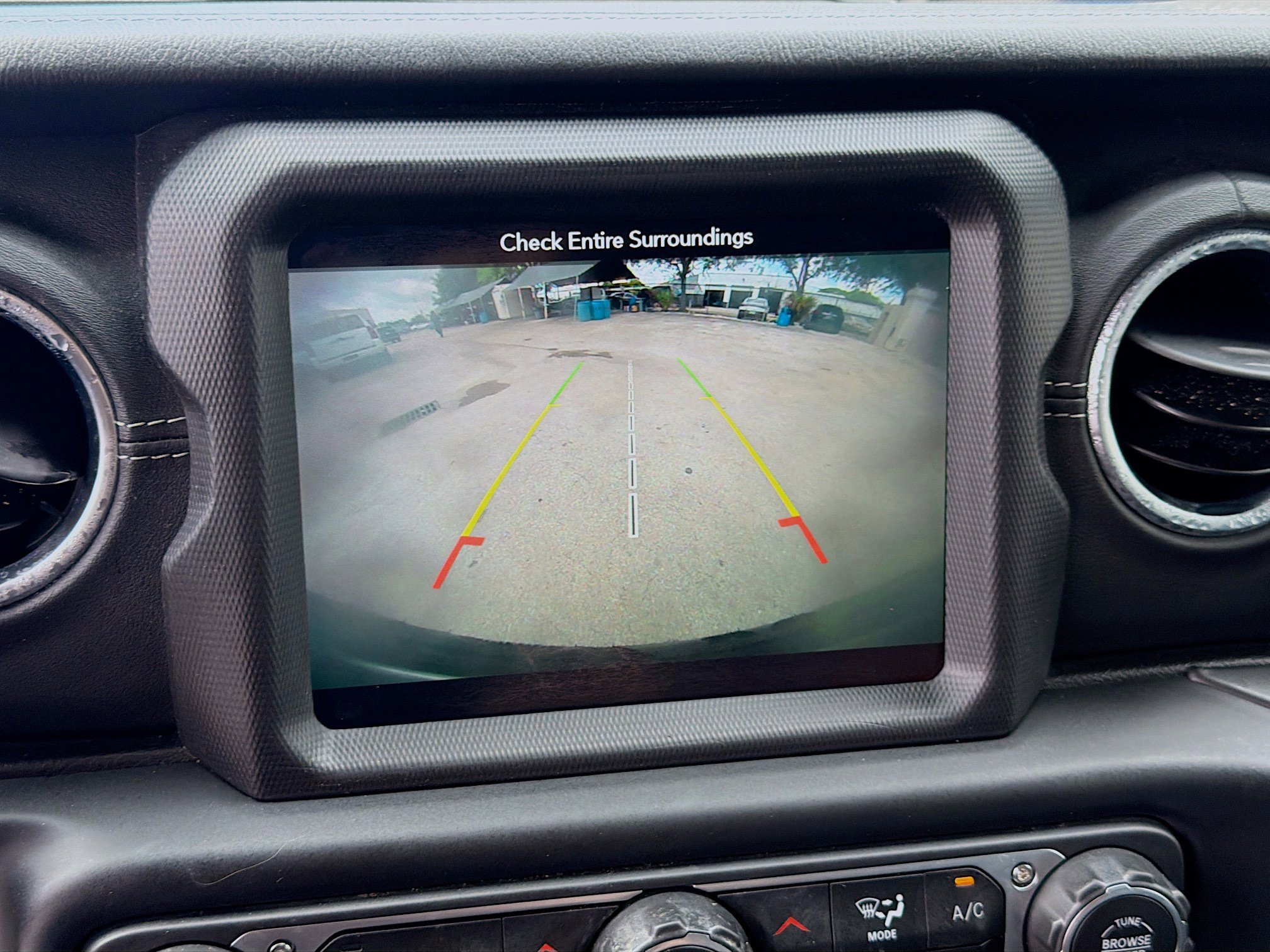 Used 2019 Jeep Wrangler Unlimited Sahara AWD/4WD image 14