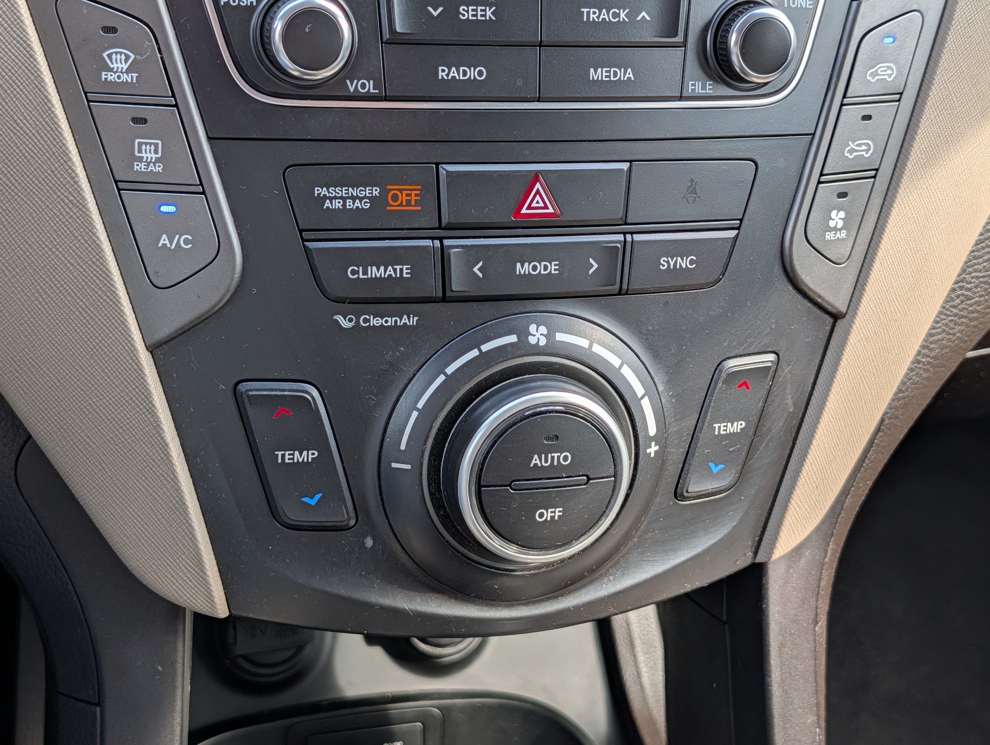 Used 2018 Hyundai Santa Fe SE AWD/4WD image 23