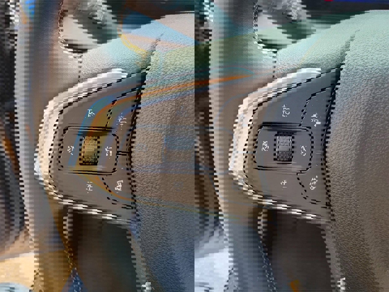 Used 2025 Chevrolet Trax LT w/ LT Convenience Package image 19