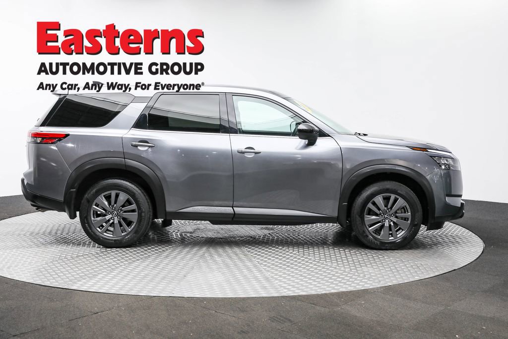 Used 2024 Nissan Pathfinder S AWD/4WD image 4