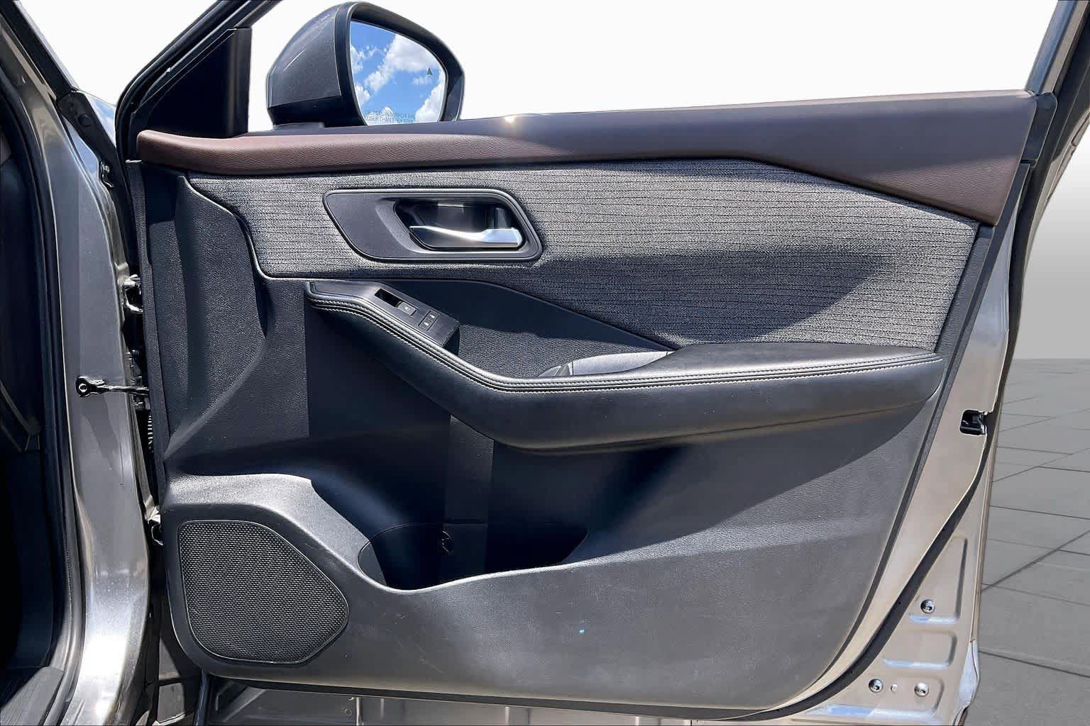 Used 2023 Nissan Rogue SV FWD image 21