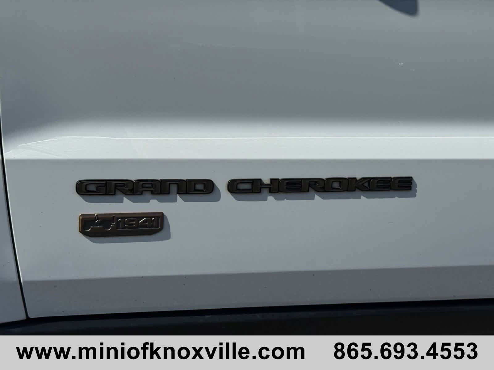 Used 2016 Jeep Grand Cherokee Laredo 75th Anniversary AWD/4WD image 10